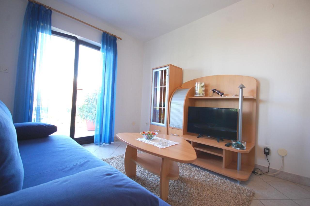 Apartments Andrea By El-Pi Tours Njivice Exterior photo